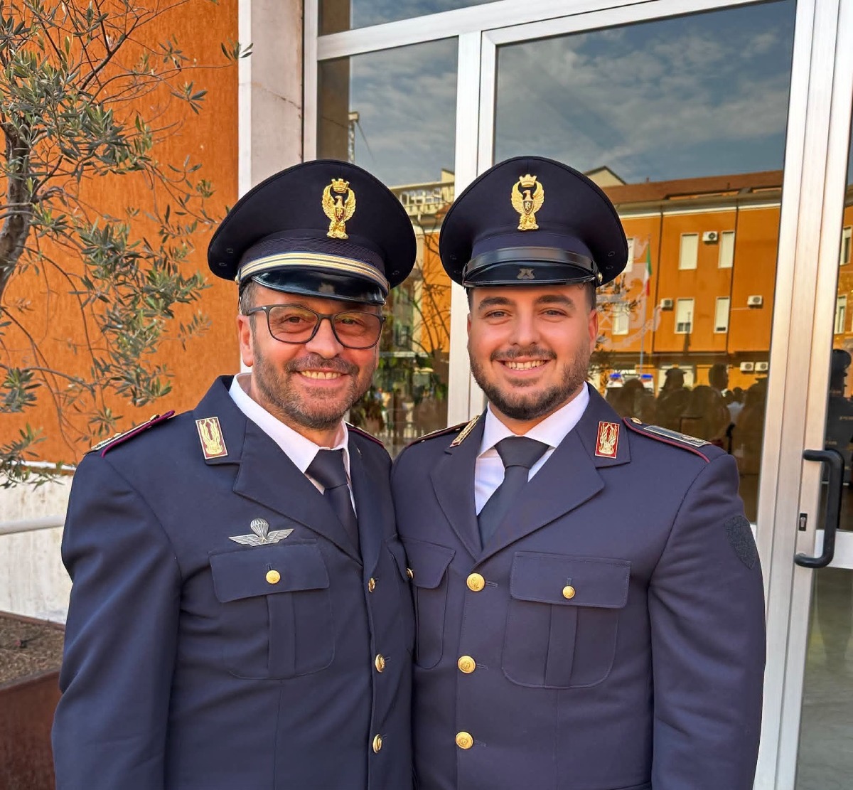 Consegna alamari a due nuovi agenti polizia  - 