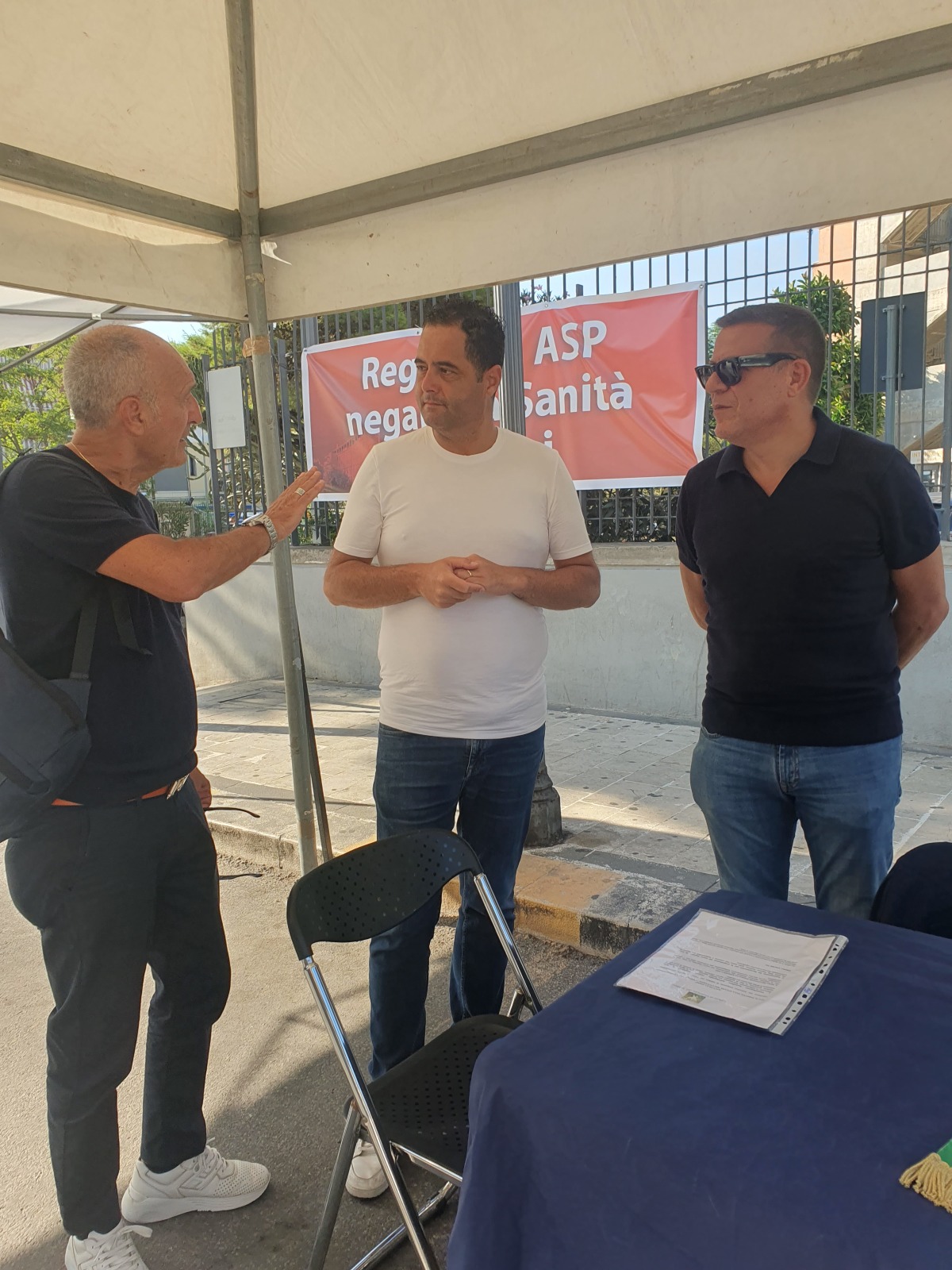 Forza Italia al gazebo per l'unità sulla battaglia su sanità  - 