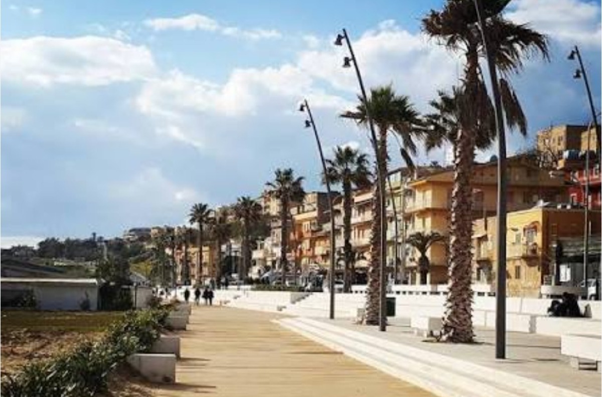 Due persone accoltellate sulla spiaggia del Lungomare  - 
