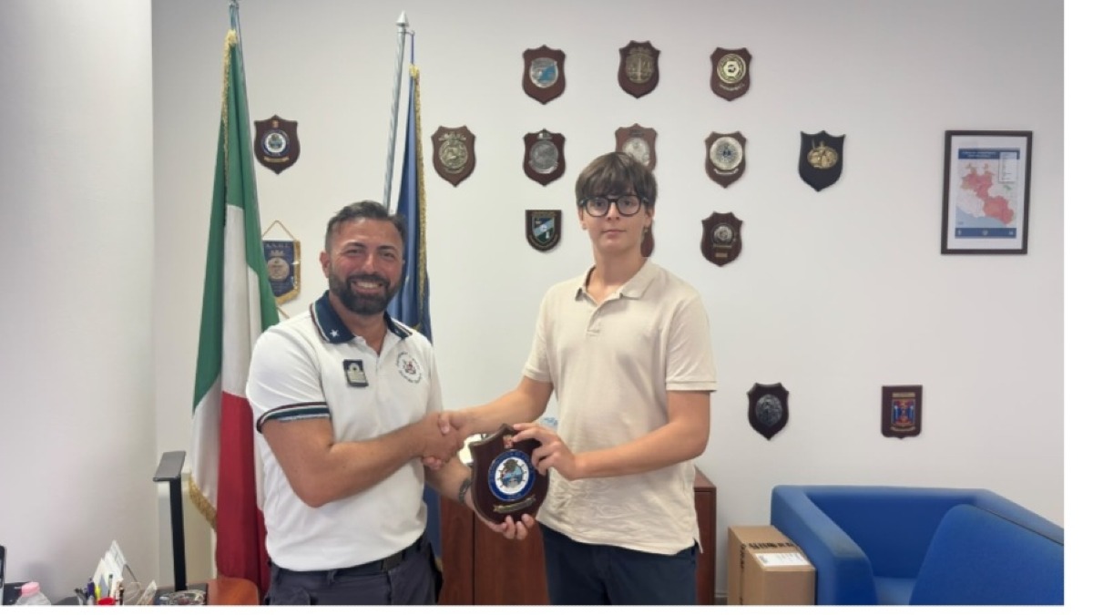 Capitaneria di porto premia il coraggio di un quindicenne  - 