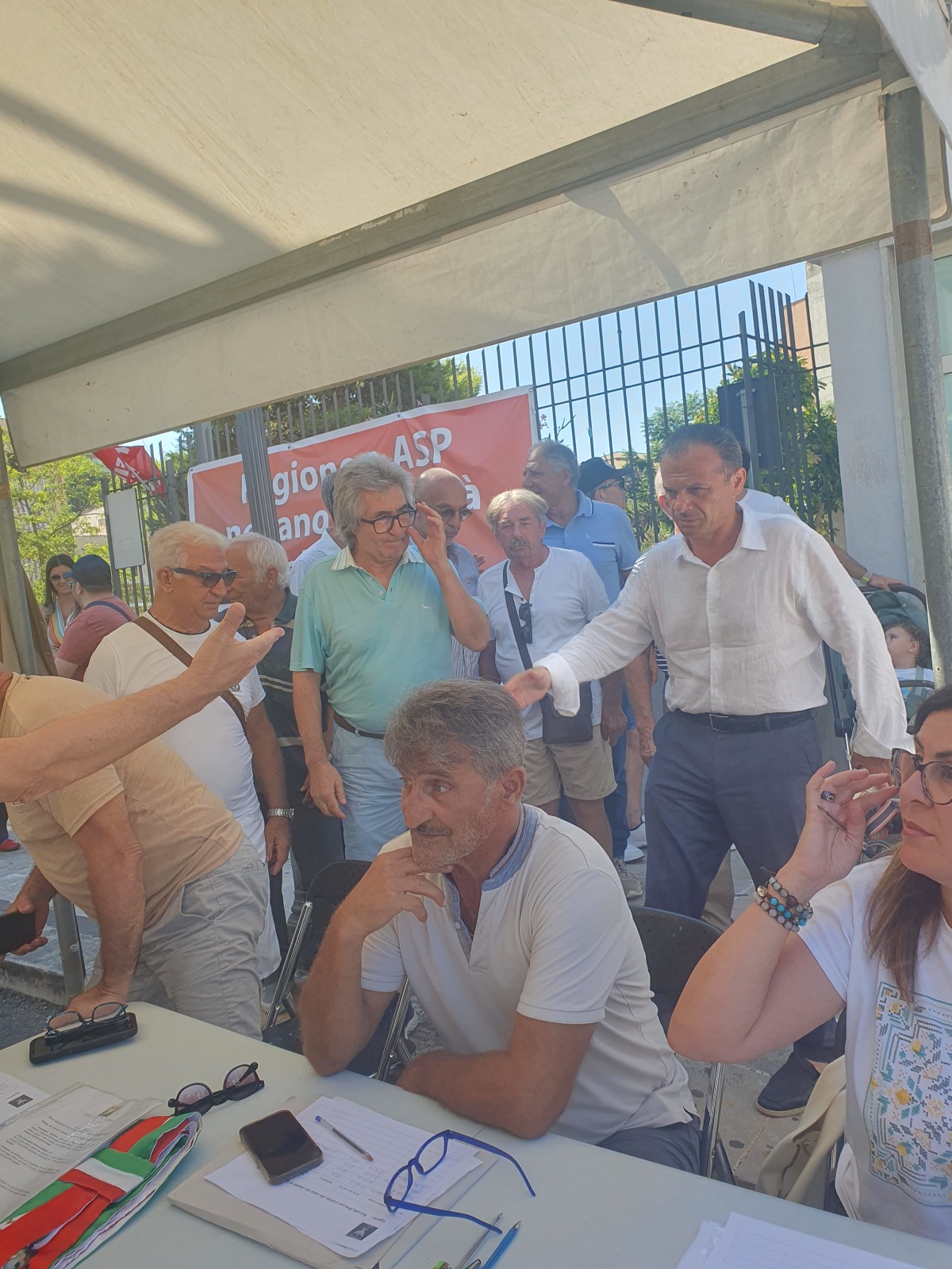 De Luca sostiene la battaglia gelese per la sanità 