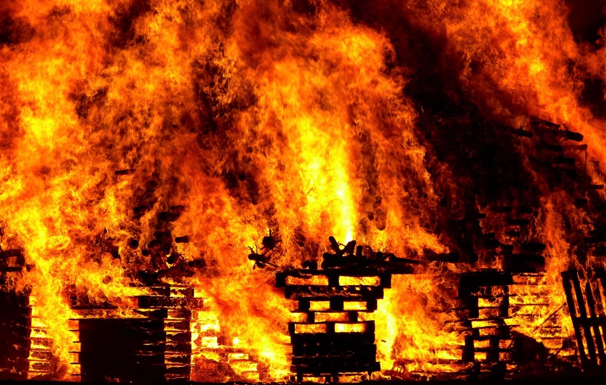 La solidarietà per ricostruire dopo le fiamme - 
