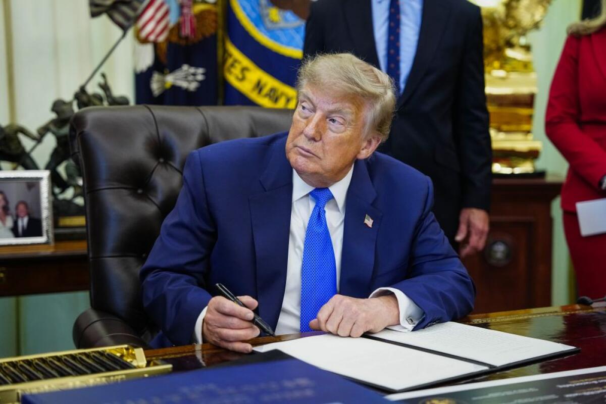 Trump “Israeliani non colpiscano Gaza, Hamas ha accettato di deporre le armi” - 
