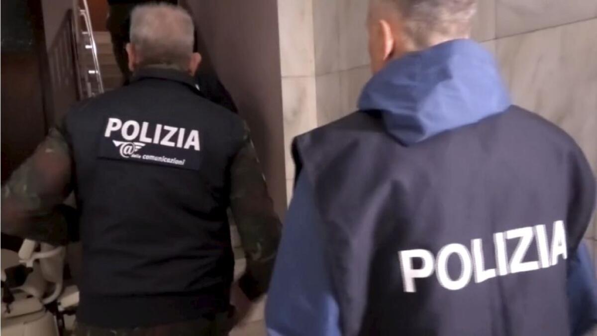 Faceva propaganda all’Isis e aveva tutorial per bombe, arrestato 16enne a Como - 