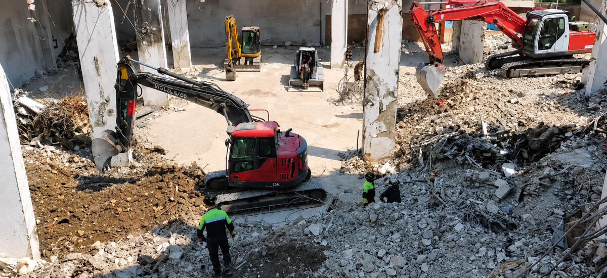 Messina, proseguono le ricerche sotto le macerie della palazzina crollata. Oltre 30 vigili del fuoco impegnati - 