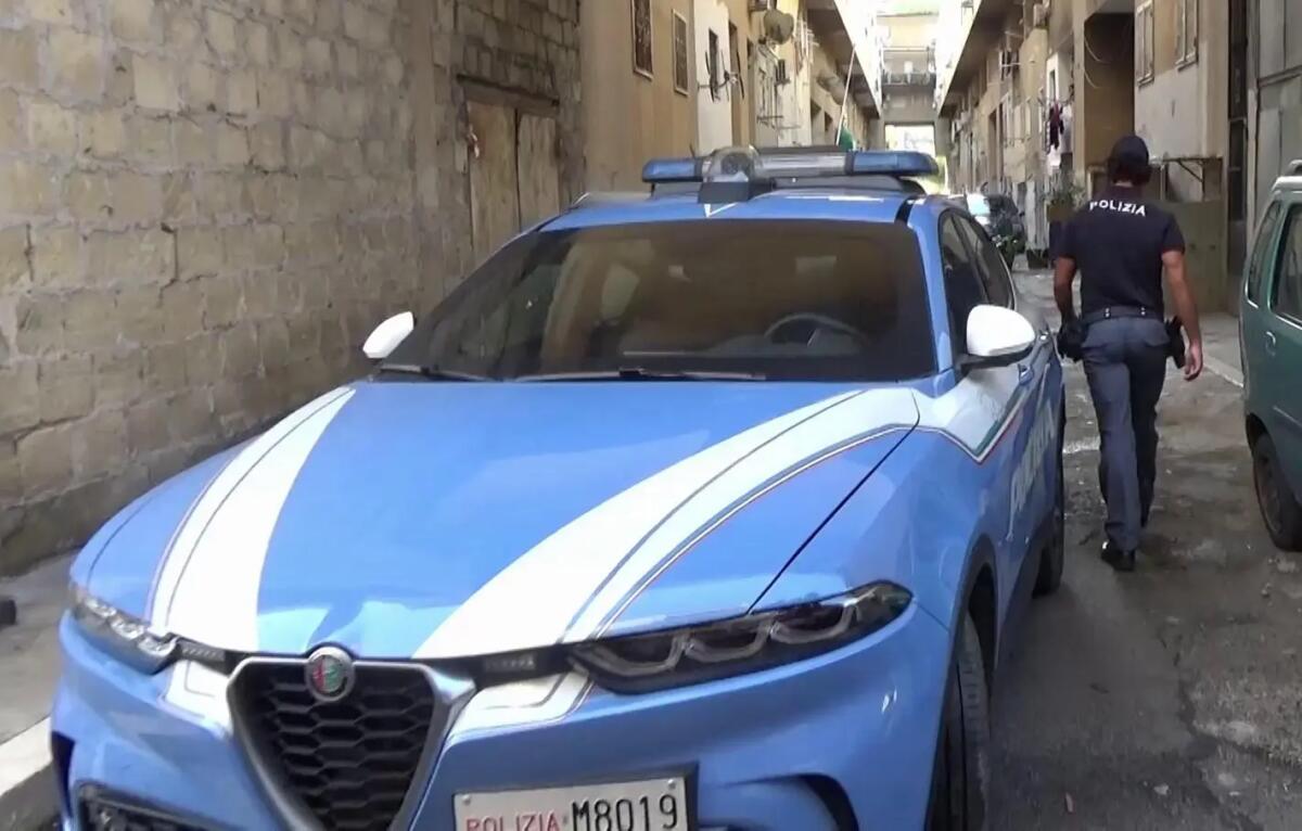 Palermo, spaccio e detenzione illegale di armi: tre arresti allo Zen - 