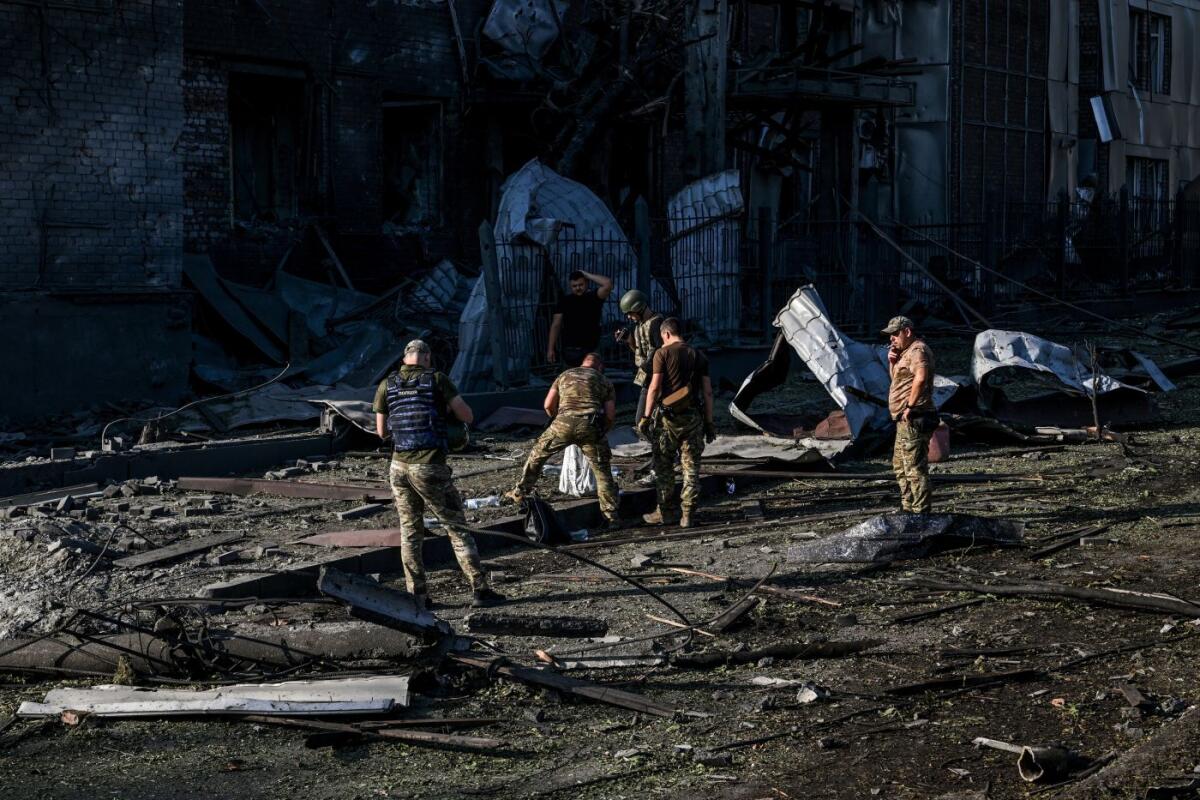Notte di attacchi incrociati tra Russia e Ucraina, morti e feriti - 
