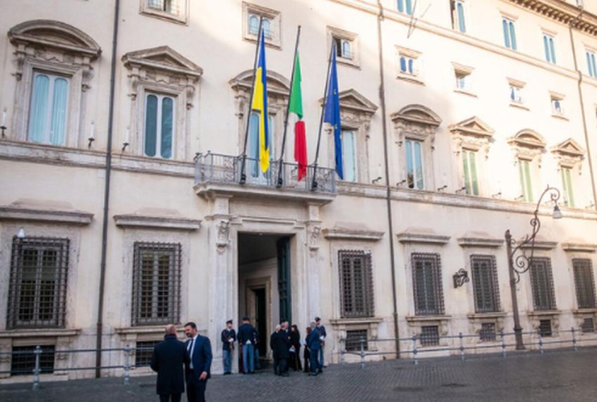 Governo proroga sconto accise e approva decreto per continuità impianti ex Ilva - 