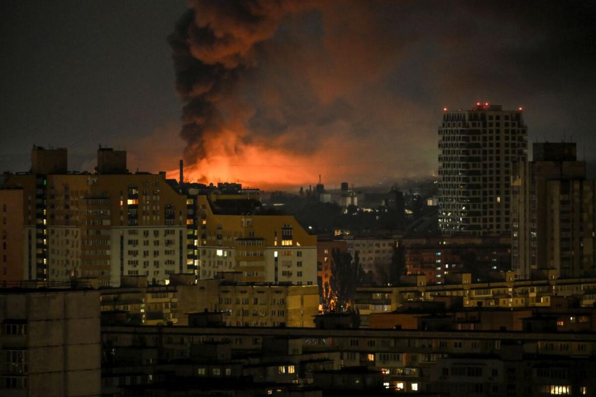 Attacchi russi nella notte vicino Kiev, tre morti tra cui un bambino - 