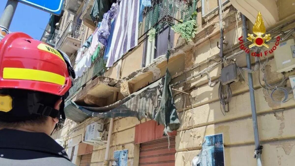 Crolla un balcone a Palermo, grave una donna di 56 anni - 