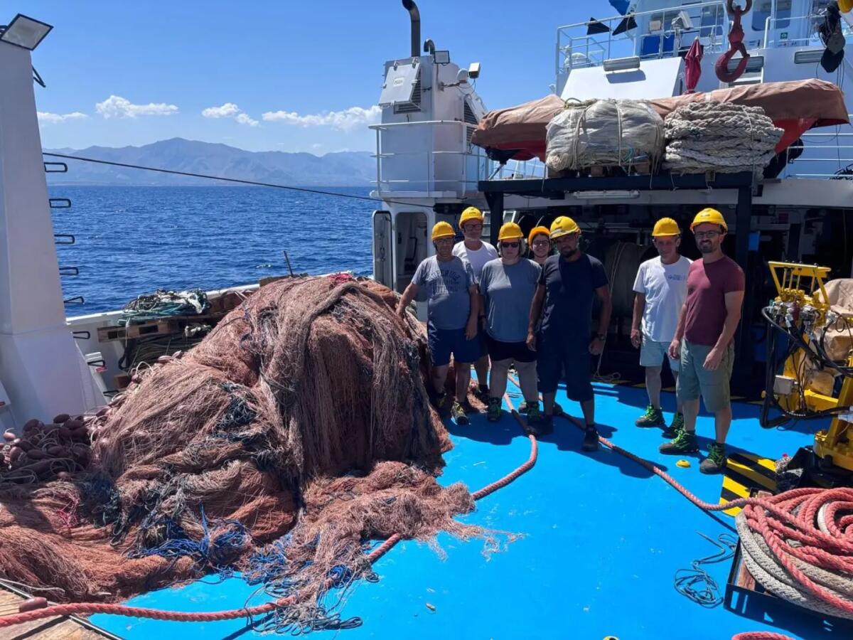 Recuperata una “rete fantasma” di 4 tonnellate nelle acque del Tirreno Meridionale nel Palermitano - 