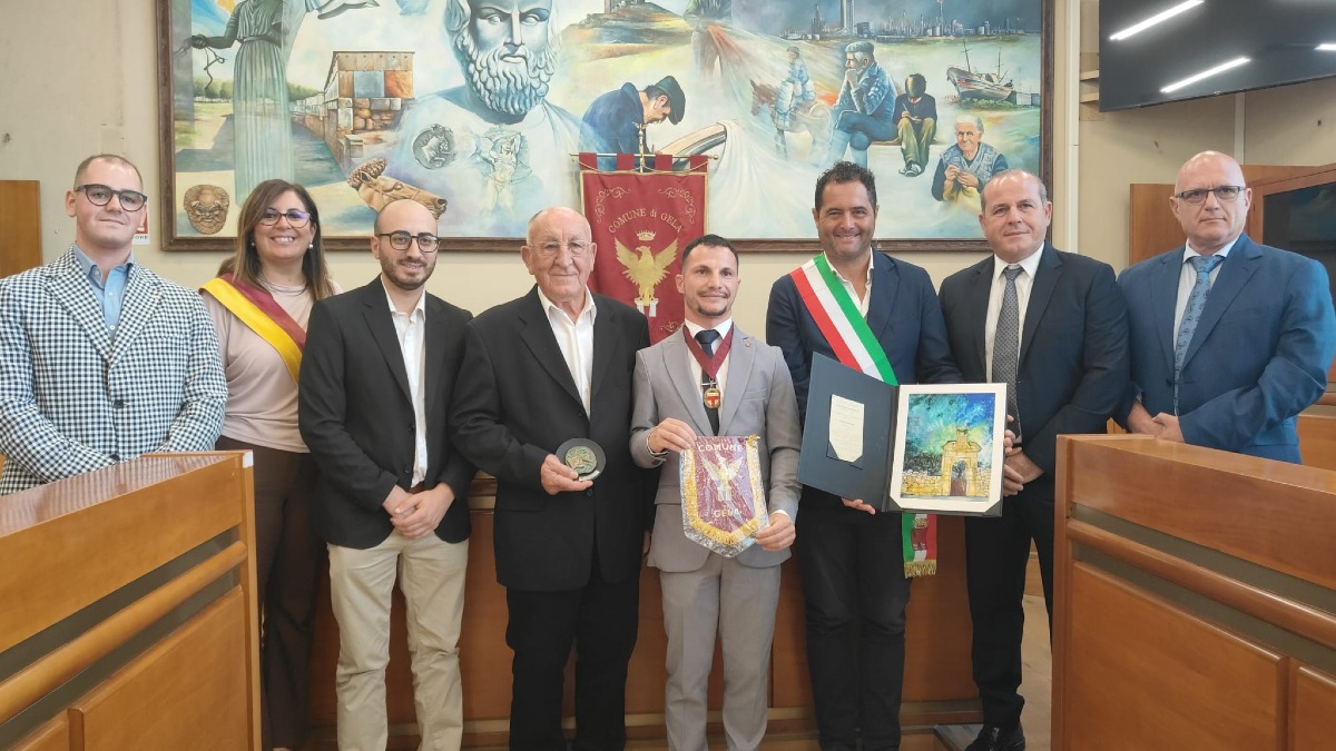 Degazione del Consiglio  di Kirkop ricevuta in municipio. - 
