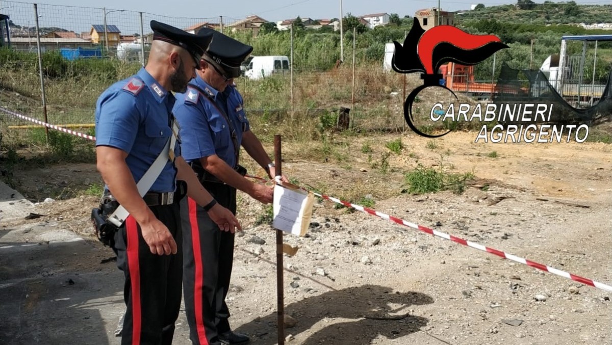 Rifiuti speciali e amianto in un fondo agricolo, coniugi denunciati  - 
