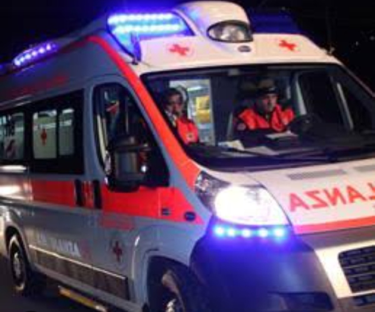 Collaboratore scolastico investito da Suv davanti la scuola  - 