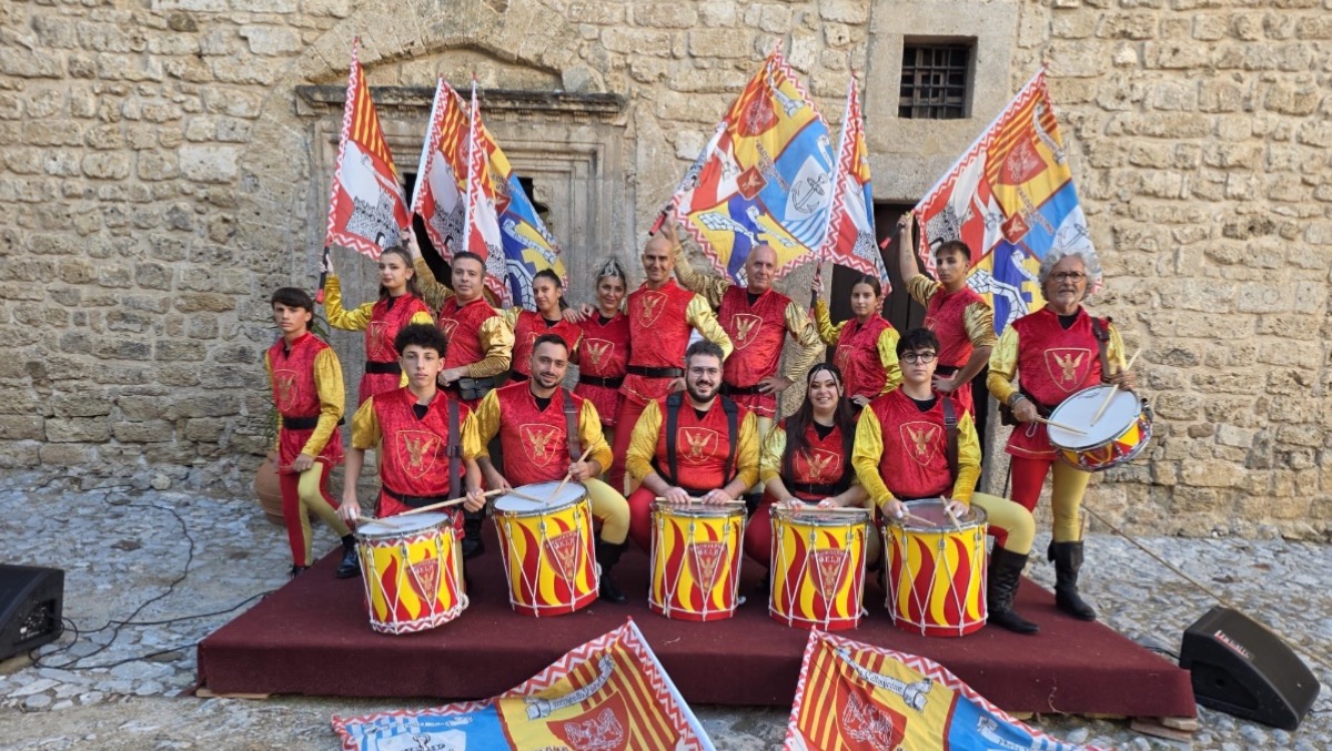 Gli Sbandieratori Gela in un suggestivo viaggio nel passato - 