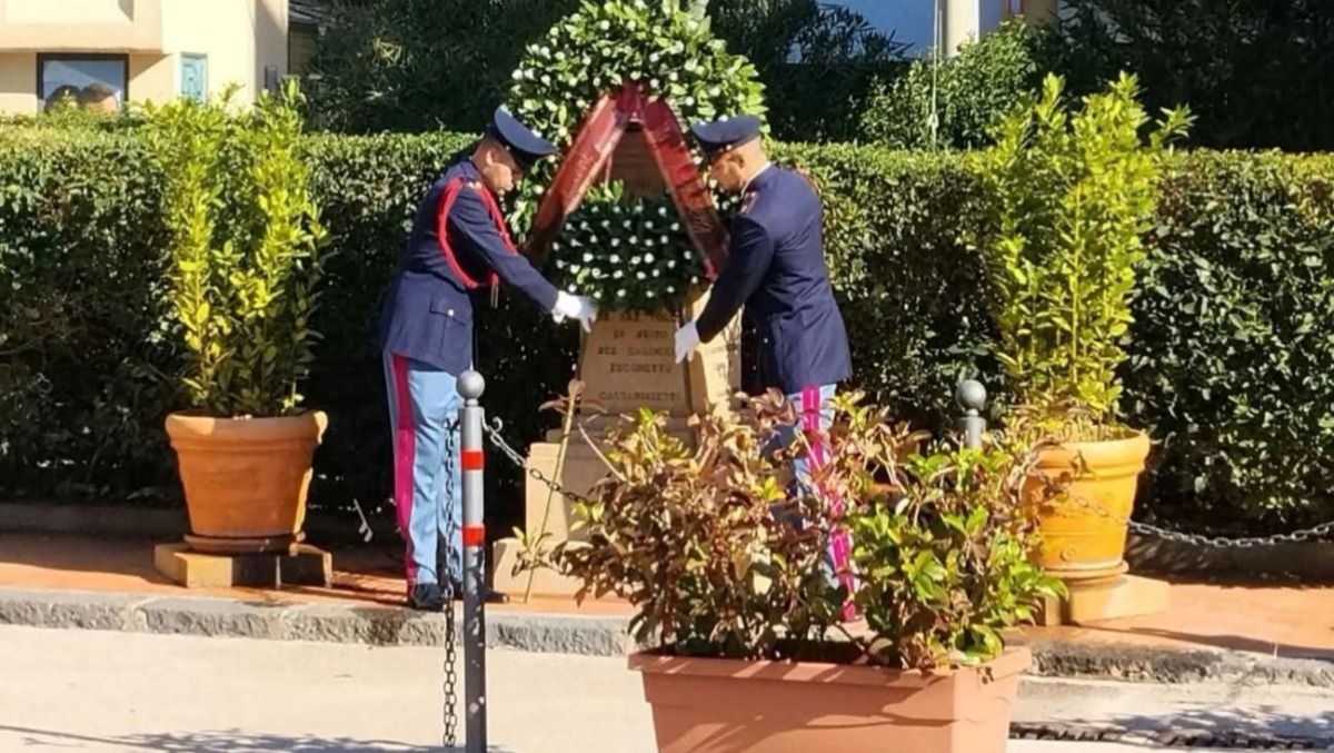 Corona d'alloro dedicata ai caduti della Polizia  - 