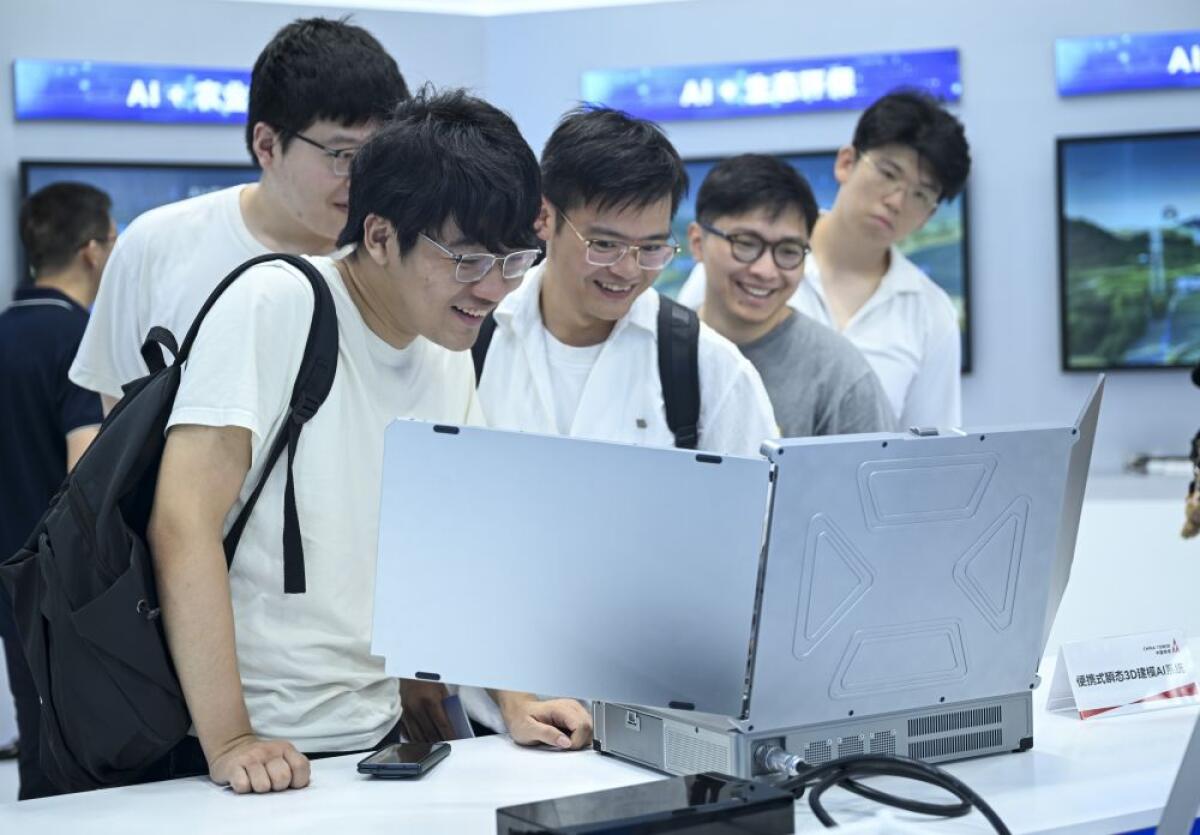 Cina, gli utenti dell’IA generativa superano quota 700 milioni - 