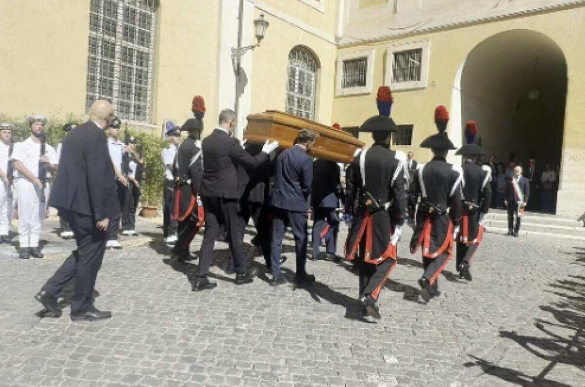 Camera ardente Bonino, il feretro della leader radicale arriva in Campidoglio - 