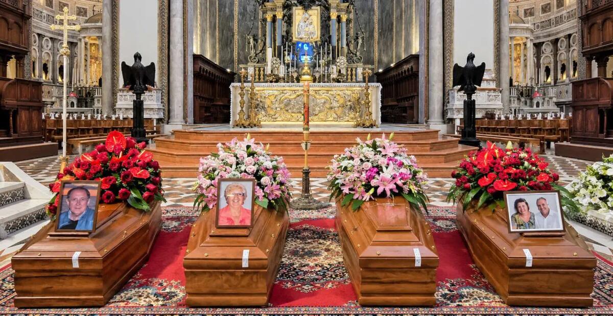 Crollo Messina, la Cattedrale gremita per l’ultimo saluto alle vittime - 