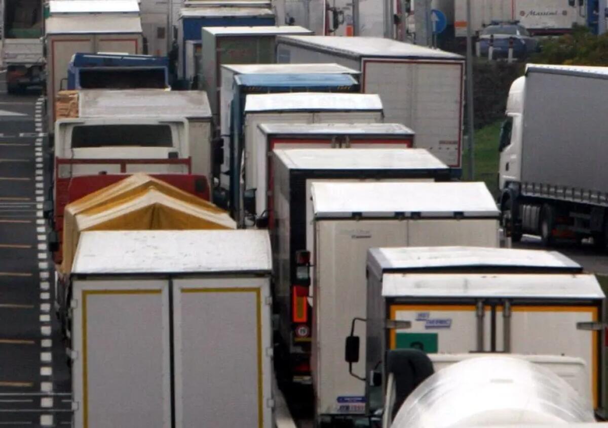 Caro carburanti, il Comitato Autotrasportatori siciliani annuncia il fermo del settore dal 16 al 20 ottobre - 