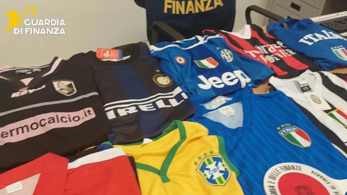 Scoperto nel Palermitano un “laboratorio del falso”: sequestrati 660 capi contraffatti - 