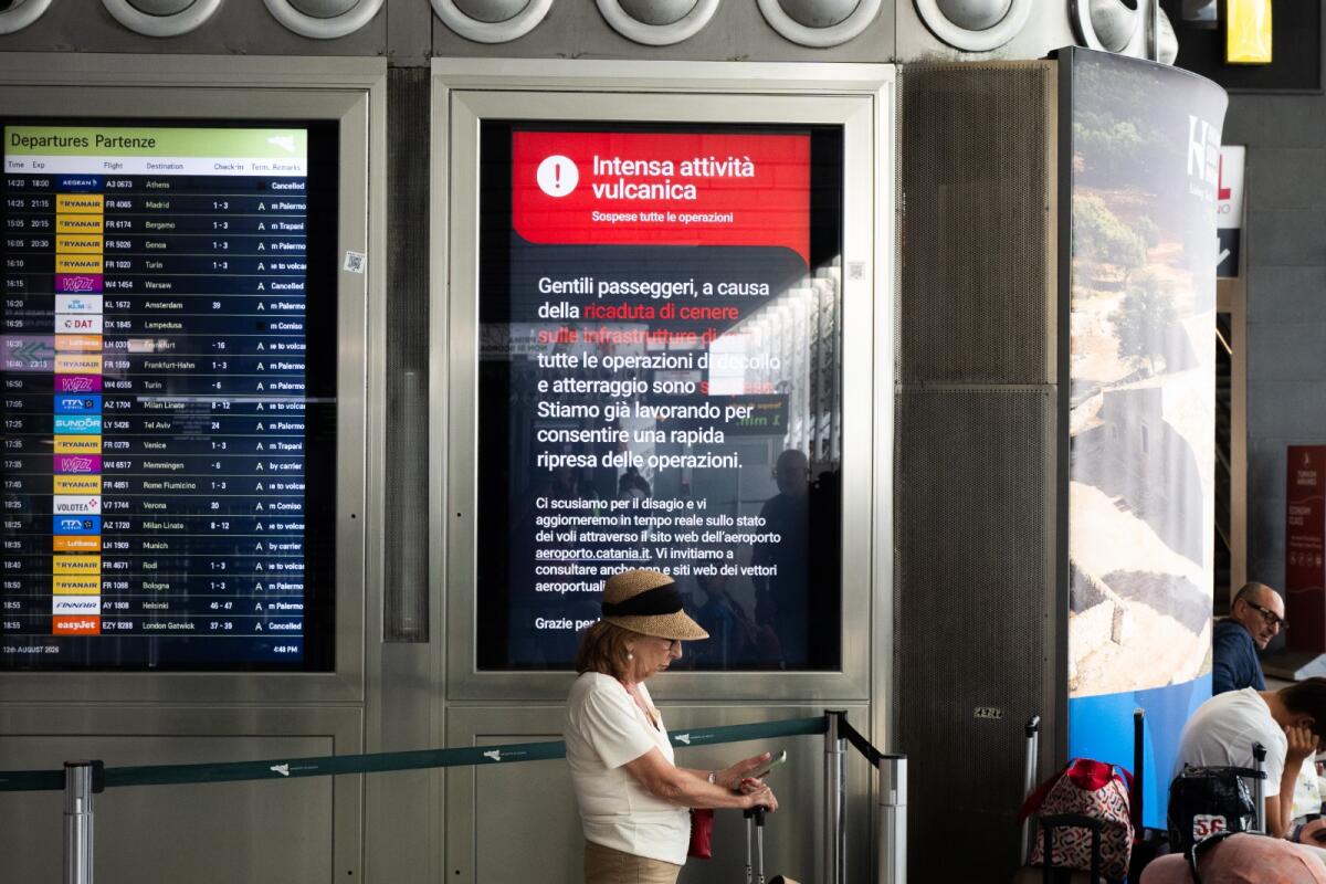 Cenere lavica dell’Etna, stop voli all’aeroporto di Catania fino alle 12 di domani - 