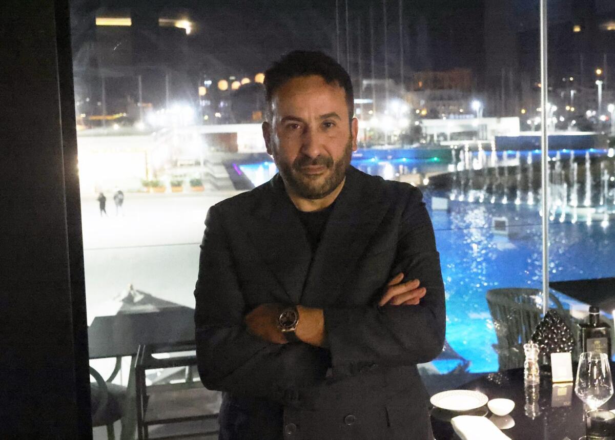 Natale Giunta denuncia “Colpito da un POS nel mio locale”. Lo chef “Non abbasso la guardia, certa gentaglia da me non entra” / Video - 