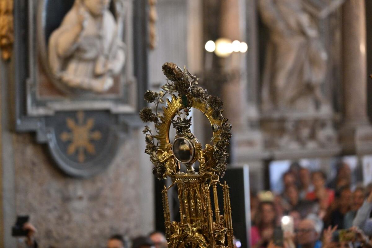 A Napoli si ripete il miracolo della liquefazione del sangue di San Gennaro - 