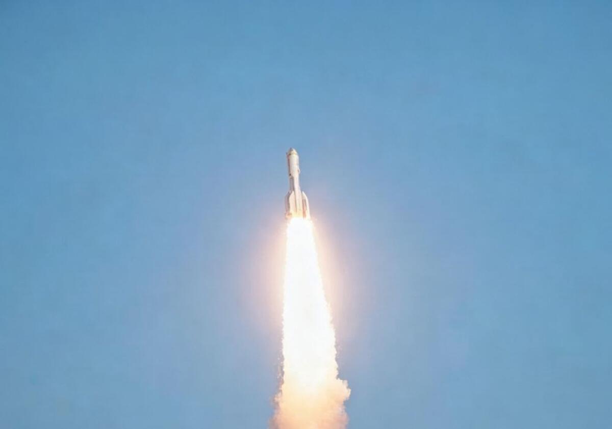 La Cina lancia in orbita nove satelliti dalle acque al largo di Shanghai - 