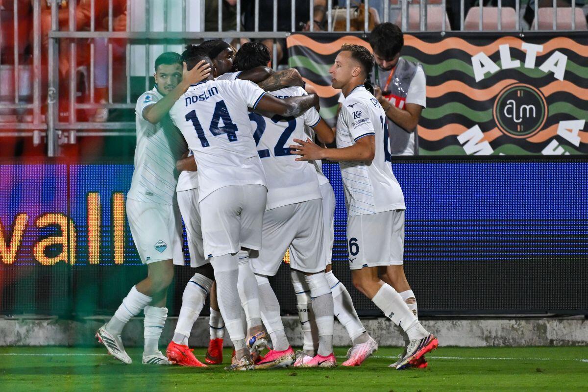 La Lazio batte il Venezia 2-0 e aggancia Roma e Inter in testa - 