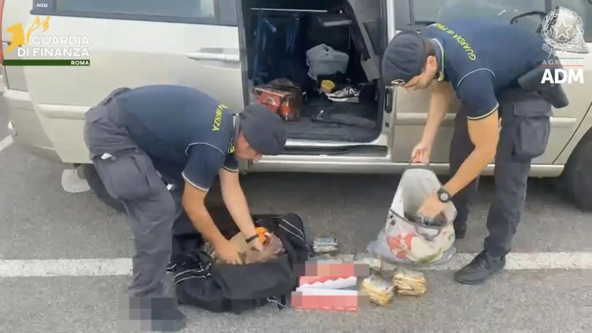 Porto di Civitavecchia, maxi sequestro di tabacco proveniente dall’Algeria - 