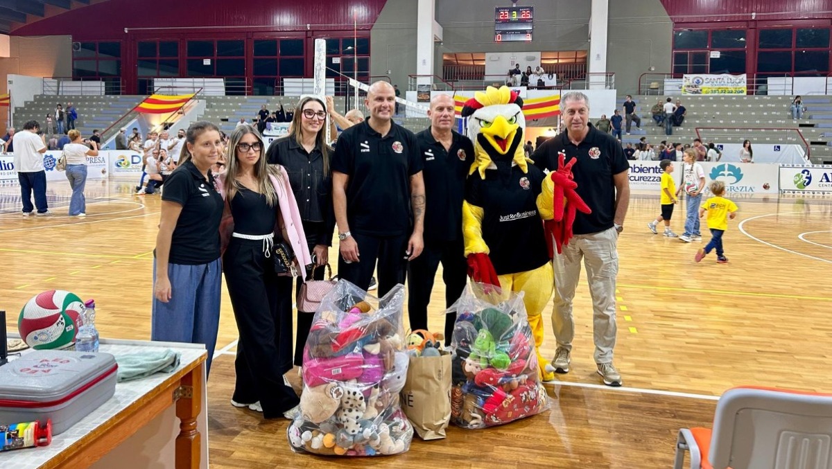 Teddy Bear Toss al PalaLivatino  - 