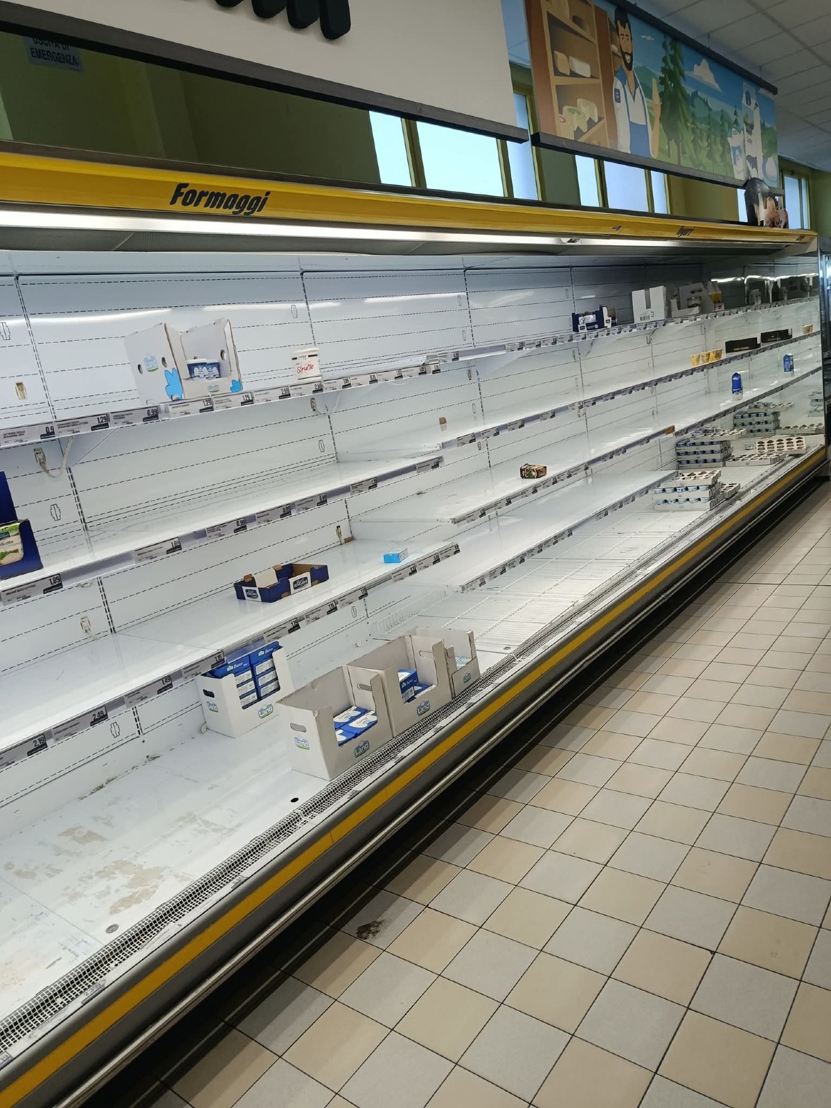 Scaffali vuoti nei supermercati, situazione più dura  - 