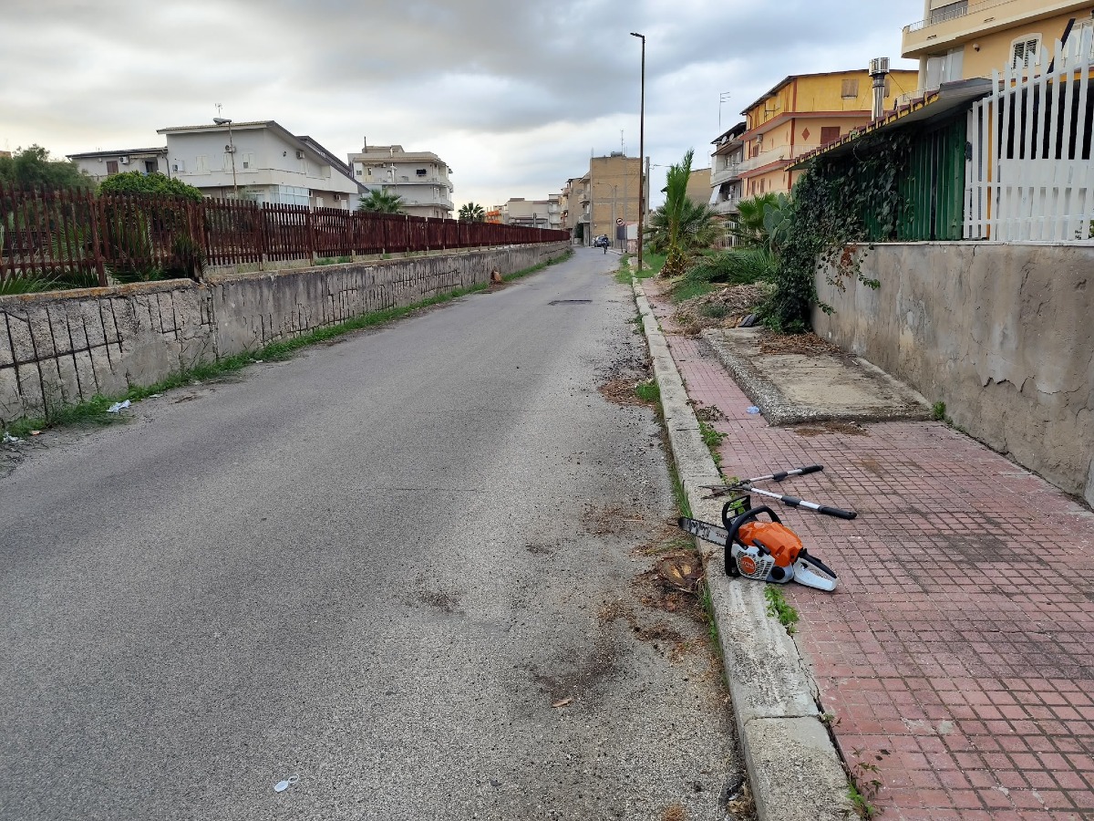 Residenti  puliscono Via Bagnasco abbandonata - 