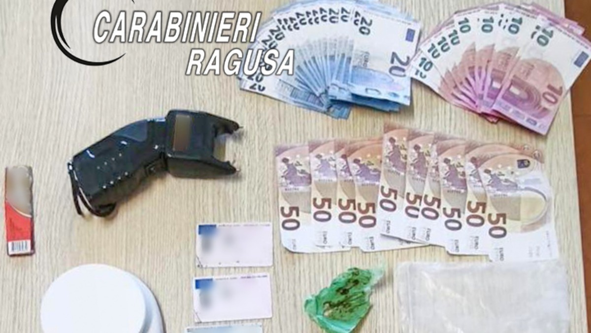 Spaccio di droga e banconote false: 22enne arrestato dai Carabinieri - 