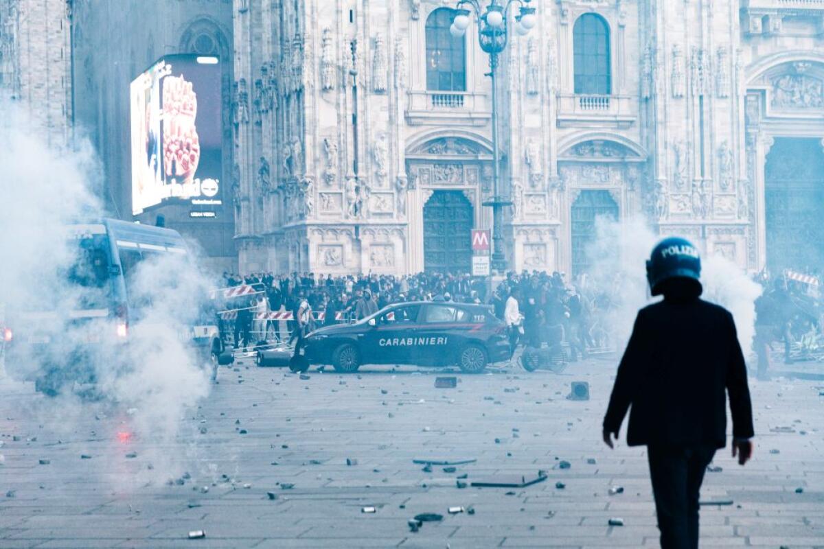 Cortei, il bilancio è di 28 arresti e 43 denunce. Tra le forze ordine 141 feriti - 