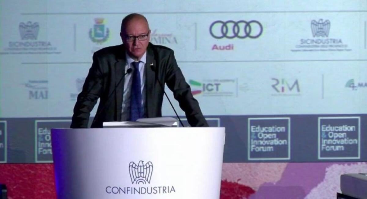 Valditara ai giovani “Problemi non si risolvono sfasciando tutto ma col dialogo” - 