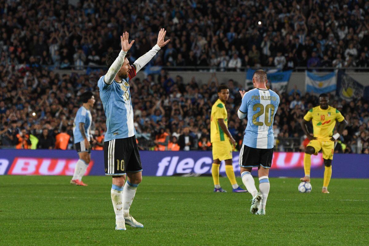 L’ultima di Messi con l’Argentina, due assist e un gol “Ora farò il tifoso” - 
