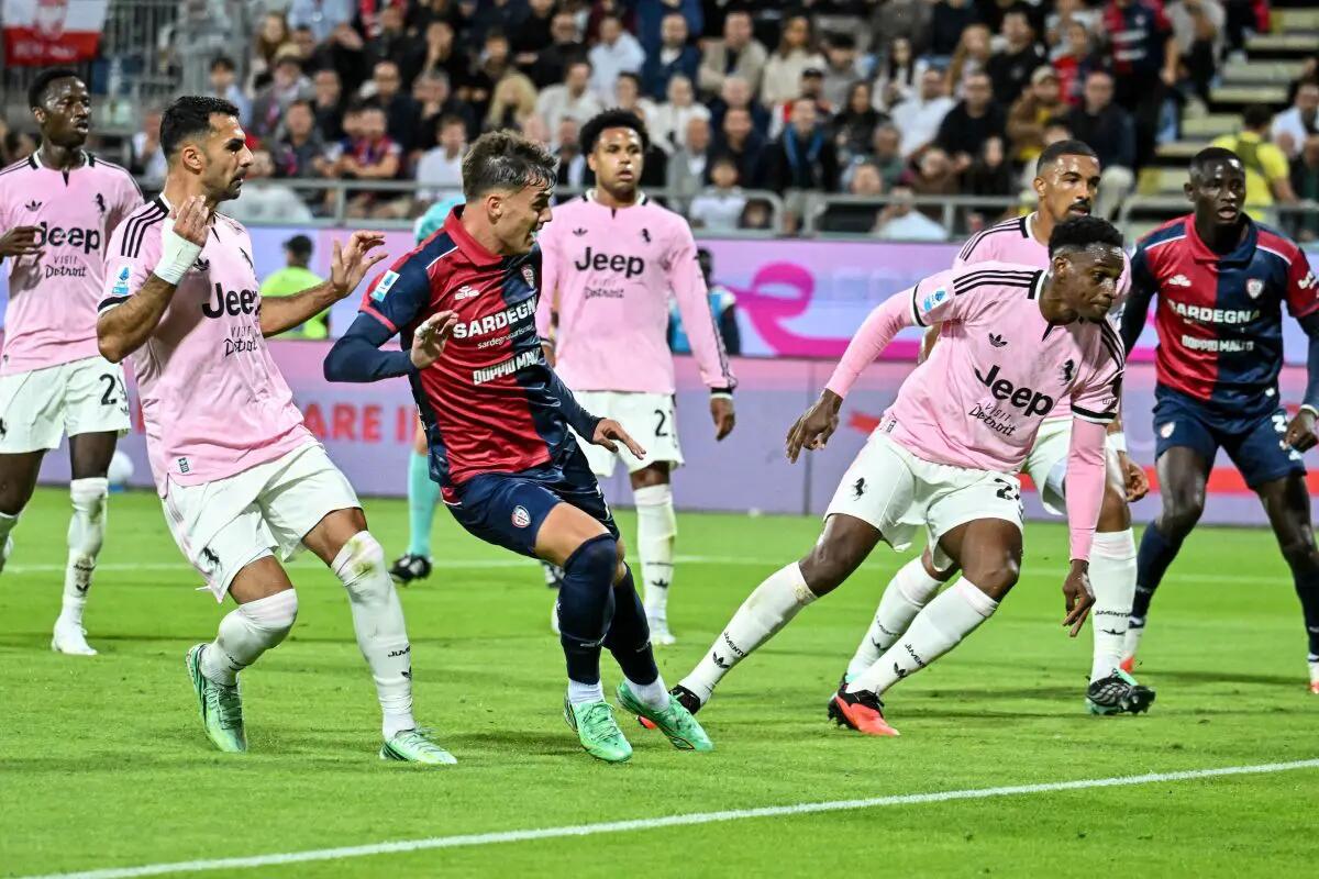 Il Cagliari ferma la Juve sull’1-1, Kolo Muani risponde a Maldini - 