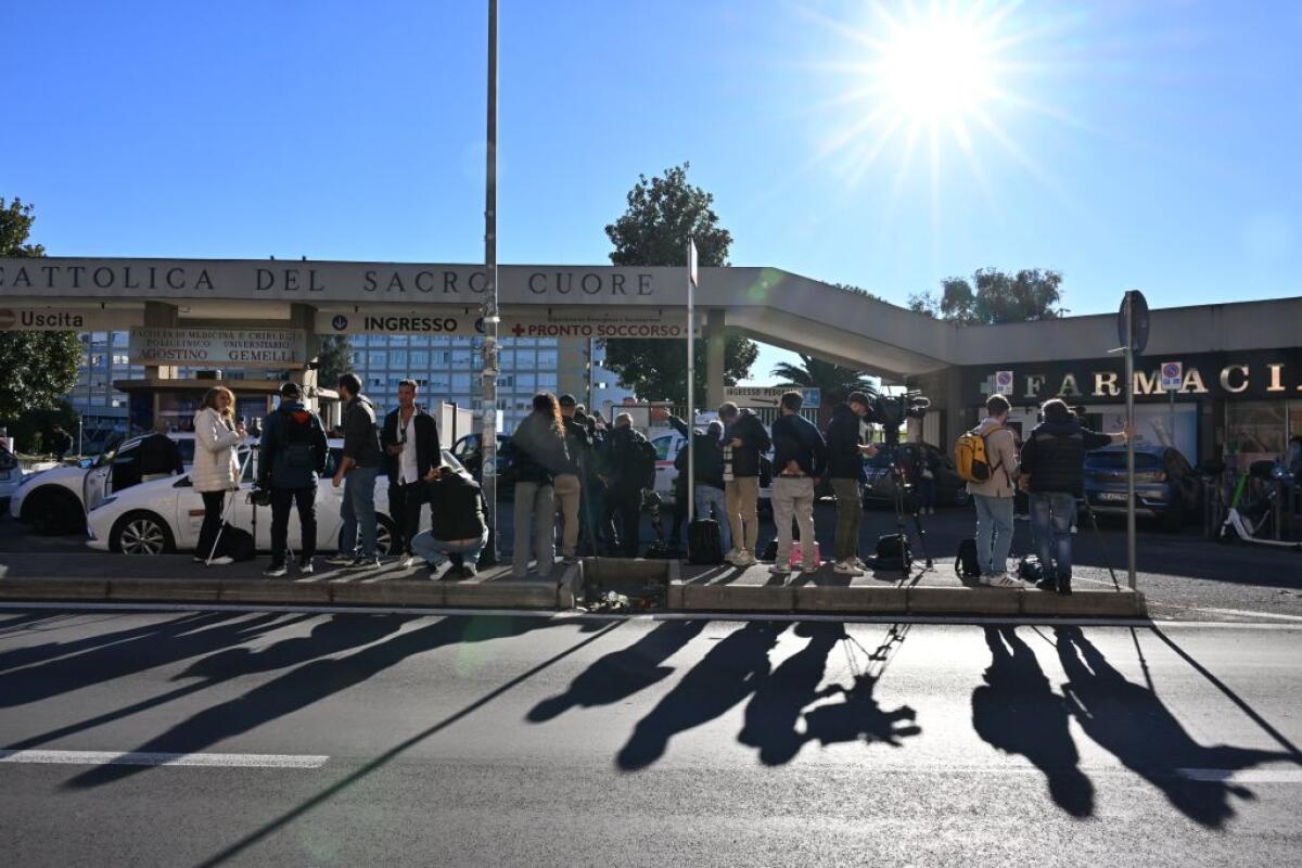 Papa Leone XIV ricoverato al Gemelli, domani l’intervento. Chirurghi ottimisti - 