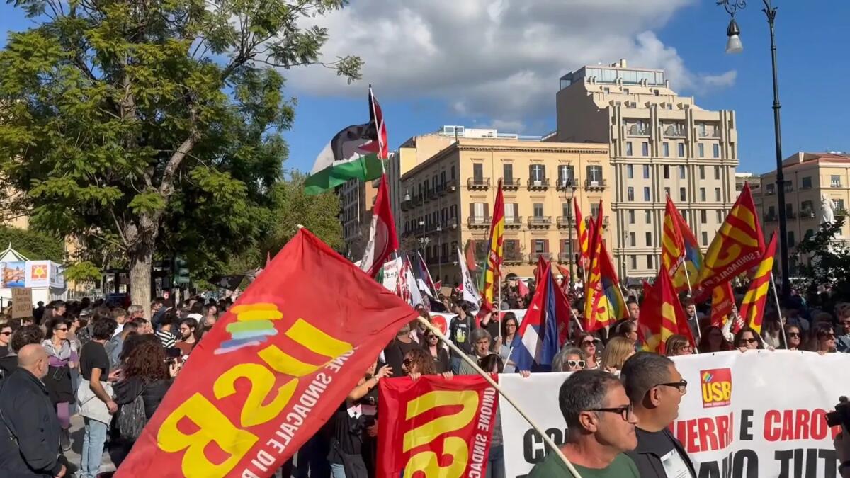 A Palermo manifestanti in corteo contro guerra e carovita: “Blocchiamo tutto” / Video - 
