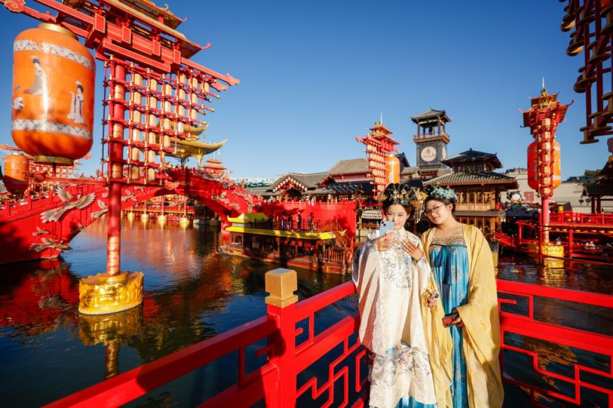 Cina, aumentano gli spostamenti interni dei turisti per la Festa nazionale - 