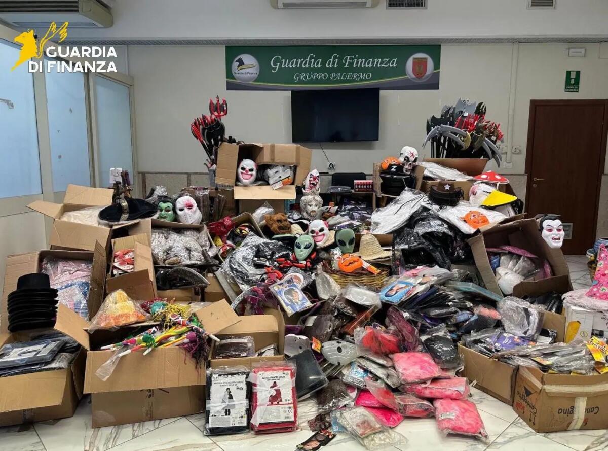Palermo, sequestrati 2 milioni di articoli irregolari tra addobbi e decorazioni - 