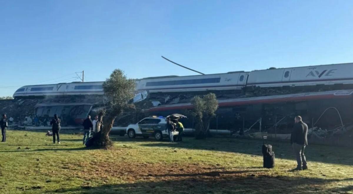 Scontro tra due treni dell’Alta velocità in Spagna, decine di vittime - 