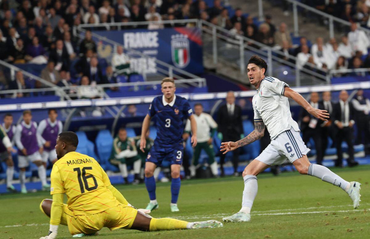 Bastoni risponde alla magia di Olise, Francia-Italia 1-1 - 
