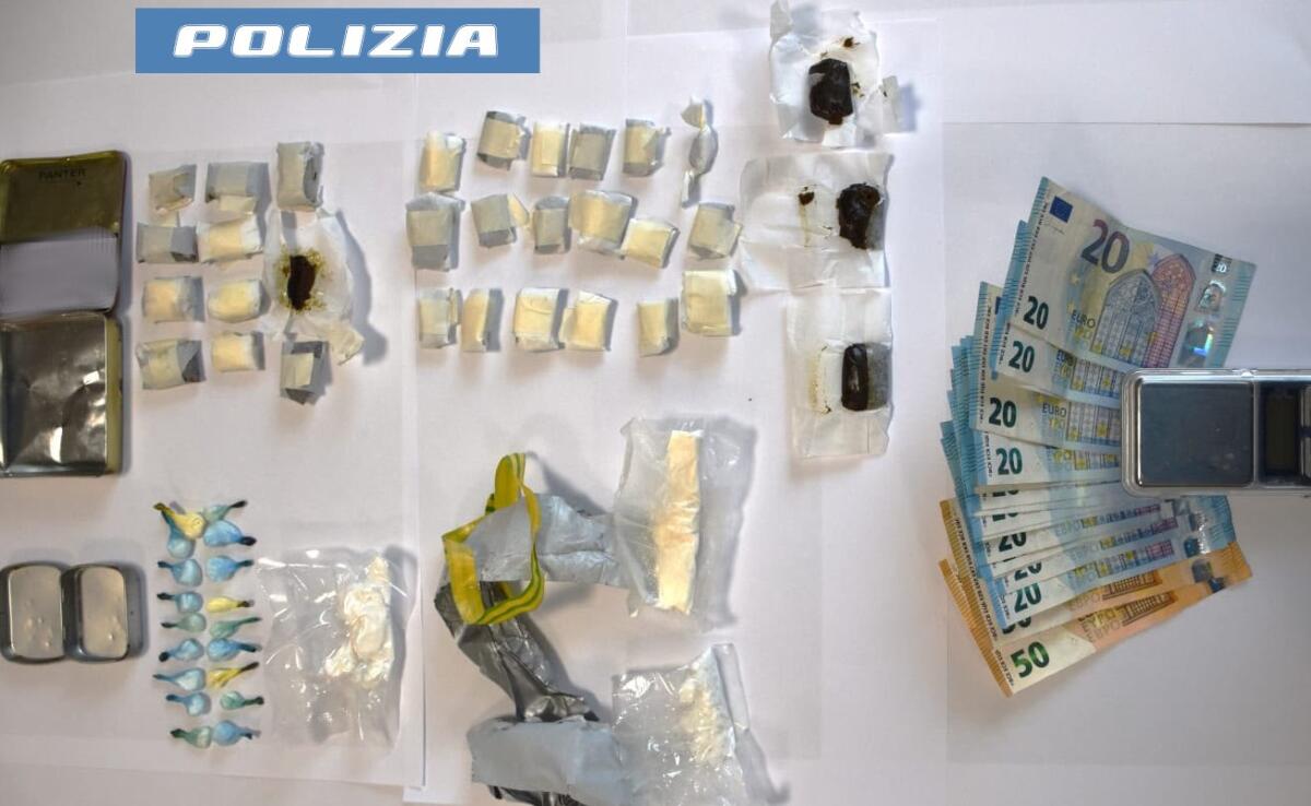 In casa con 450 grammi di cocaina e 3,3 kg di hashish, due arresti nel Catanese - 