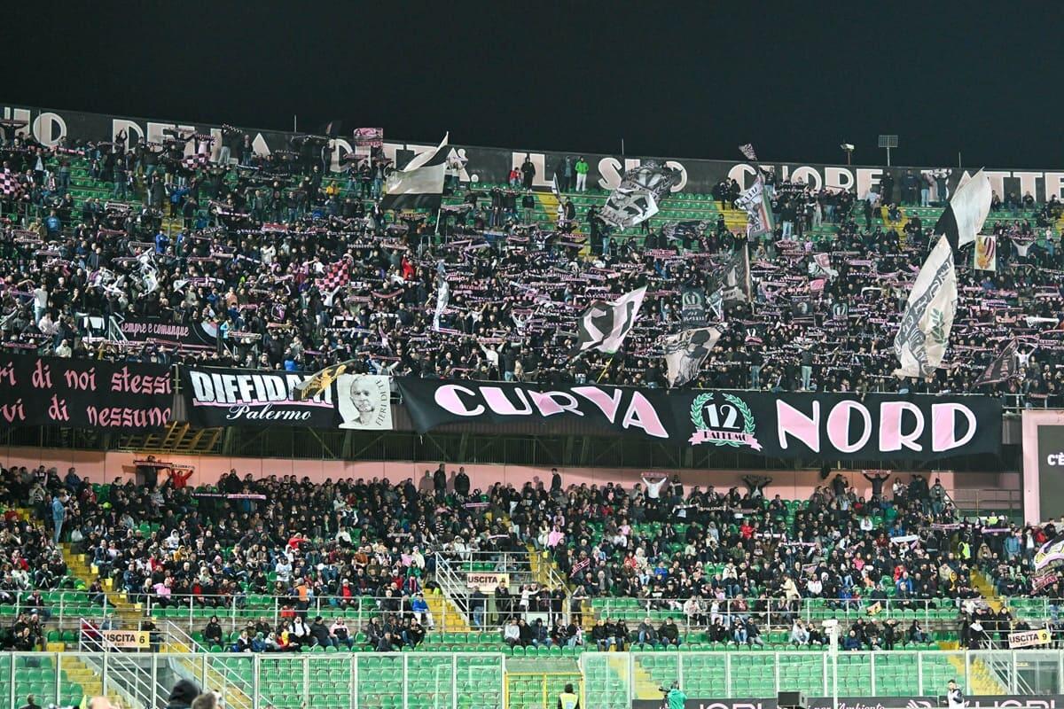 Steward aggredito allo stadio Barbera di Palermo, emessi due daspo: 10 anni per un leader della Curva Nord 12, un anno al figlio - 
