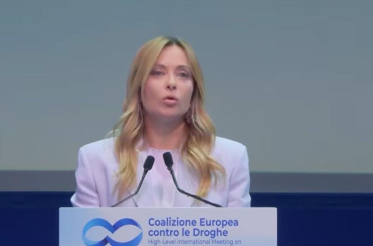 Meloni “La droga rende schiavi e gli schiavi non sono liberi” - 