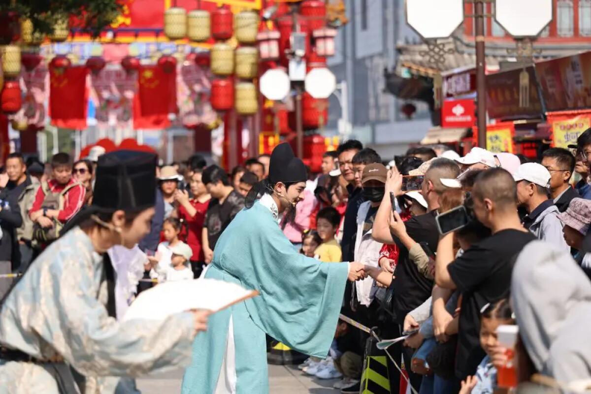 Cina, in crescita i consumi per la Festa nazionale - 
